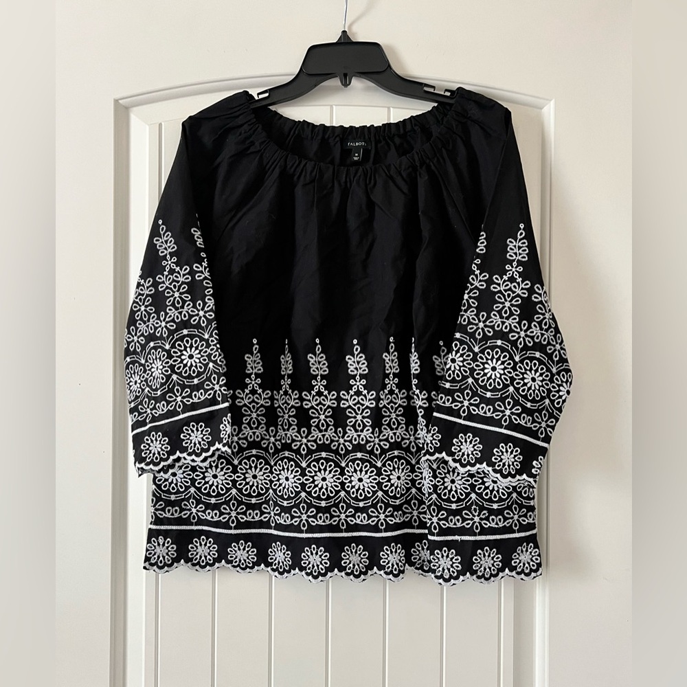 Talbots Medium Off Shoulder Embroidered Eyelet Peasant Scalloped Black‎ Blouse